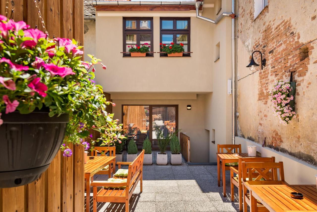 Blumenhaus Sibiu Aparthotel Exterior foto